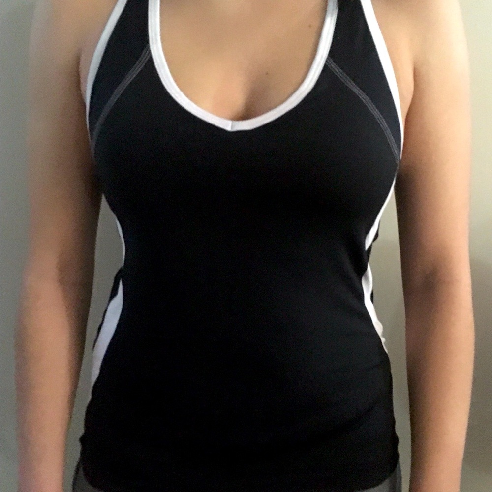 ❤️Forever 21 Women’s sports top with shelf bra.